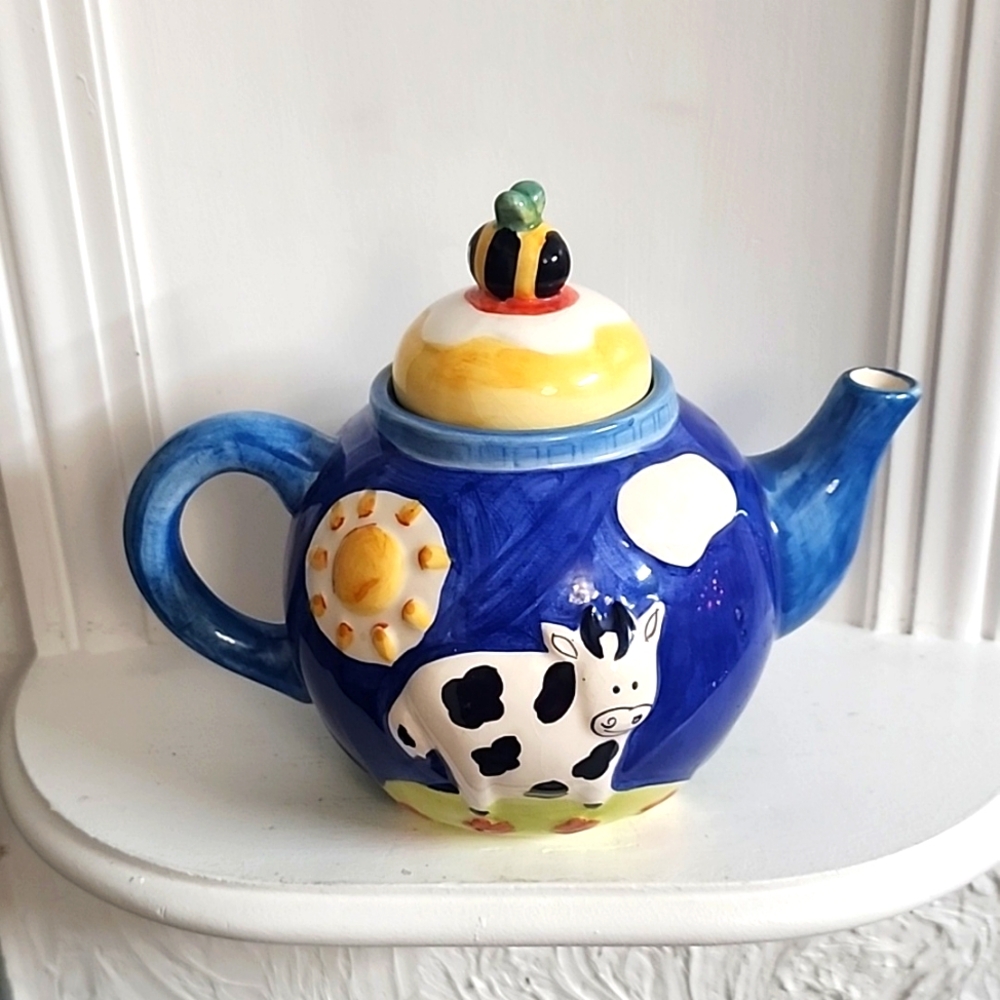 Marks & Spencer Teapot. Rare Piece.  Cow and sun 3D design